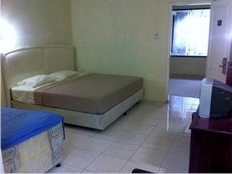 Queen Star Hotel Ngingas Exterior photo